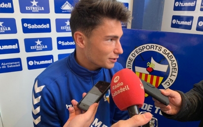 Pascual, atenent avui els mitjans a la zona mixta | Pau Vituri